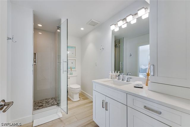 225 5th AVE S 104, Naples, FL 34102