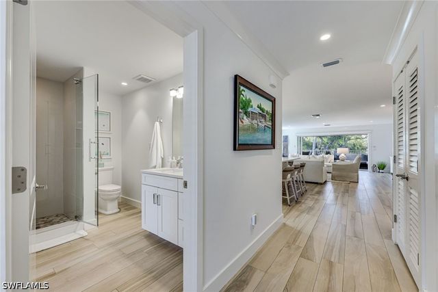 225 5th AVE S 104, Naples, FL 34102