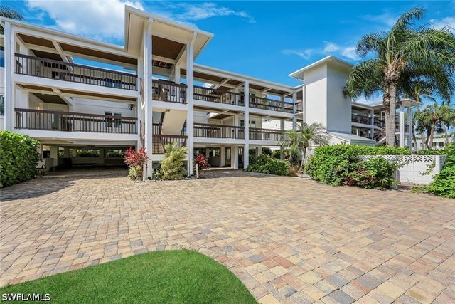 225 5th AVE S 104, Naples, FL 34102