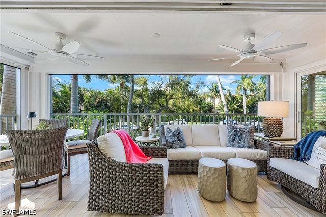 225 5th AVE S 104, Naples, FL 34102