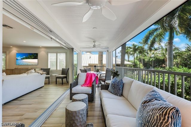 225 5th AVE S 104, Naples, FL 34102