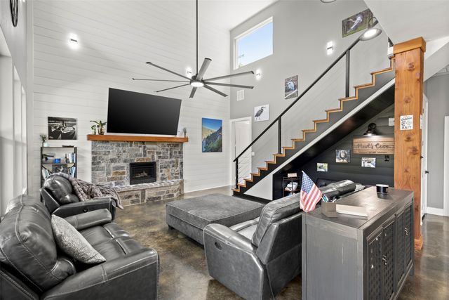 136 Private Road 197, Streetman, TX 75859