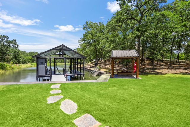 136 Private Road 197, Streetman, TX 75859