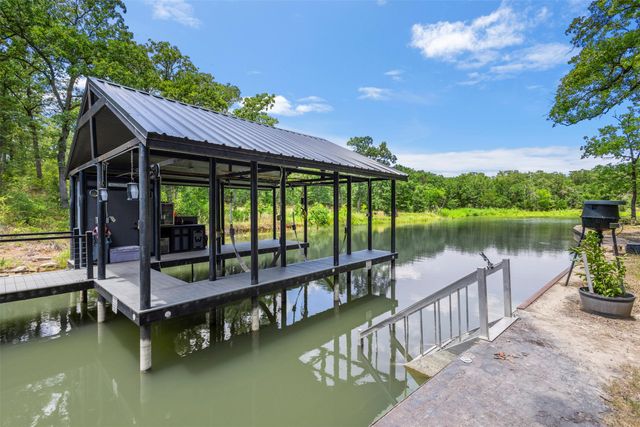 136 Private Road 197, Streetman, TX 75859