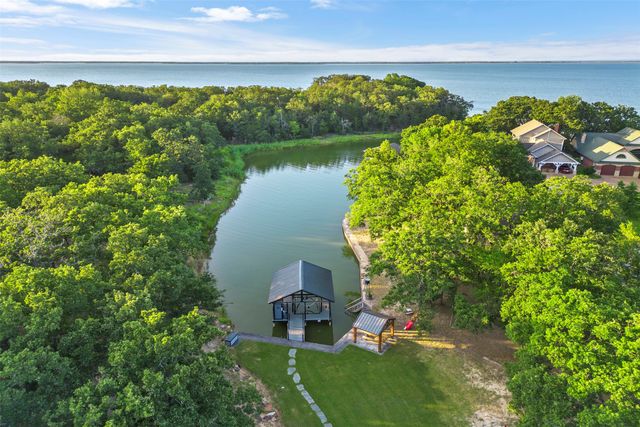 136 Private Road 197, Streetman, TX 75859