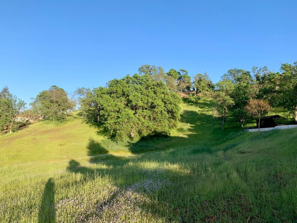 Image 4 of property listing at 7 Glenhaven Lane, Friant, CA 93626