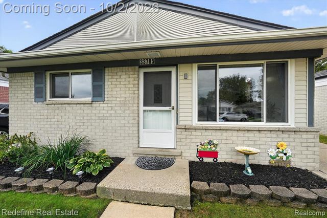 33705 Fernwood Street, Westland, MI 48186