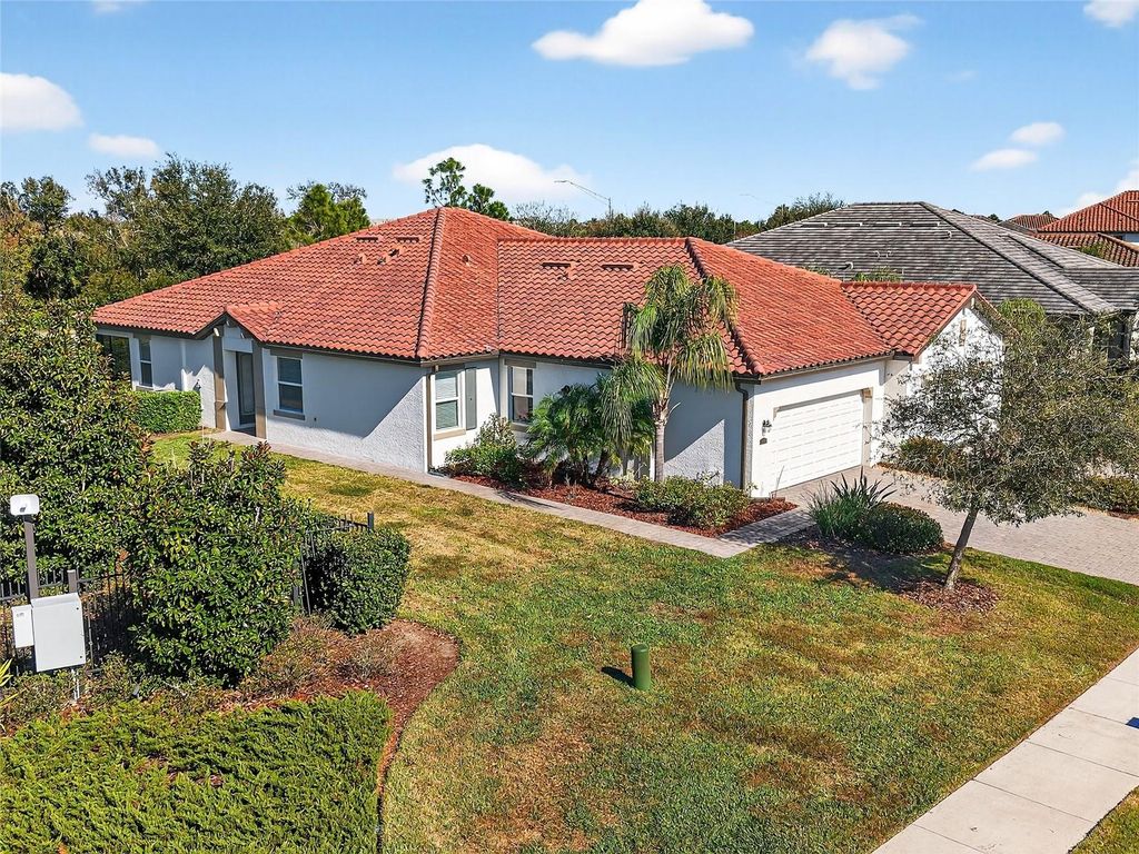 Image 2 of property listing at 11705 BLUEBIRD PLACE, Lakewood Ranch, FL 34211