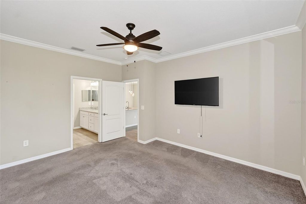 Image 13 of property listing at 11705 BLUEBIRD PLACE, Lakewood Ranch, FL 34211