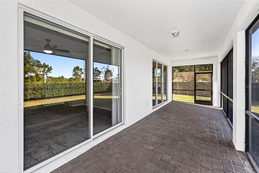 Image 19 of property listing at 11705 BLUEBIRD PLACE, Lakewood Ranch, FL 34211