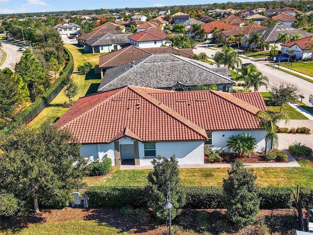 Image 32 of property listing at 11705 BLUEBIRD PLACE, Lakewood Ranch, FL 34211