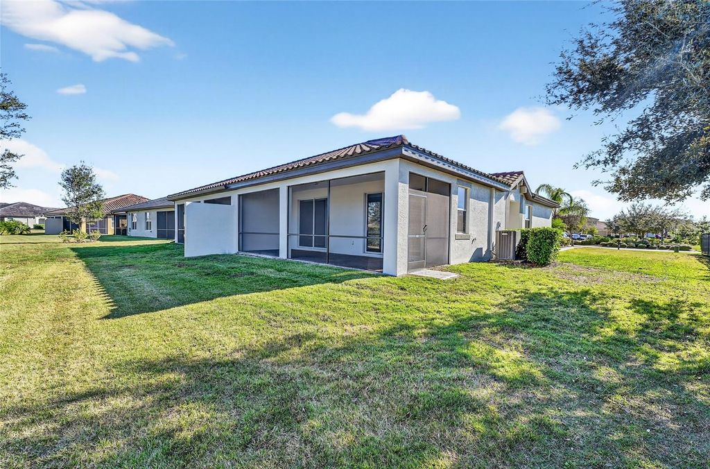 Image 34 of property listing at 11705 BLUEBIRD PLACE, Lakewood Ranch, FL 34211