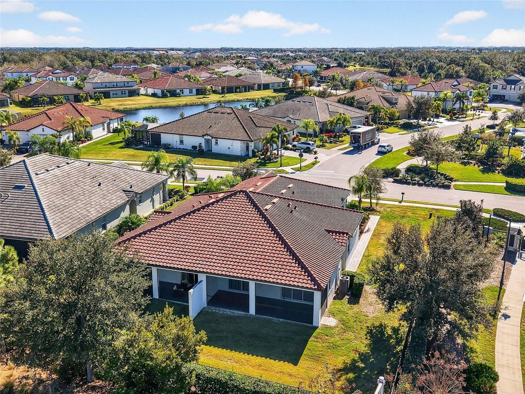 Image 35 of property listing at 11705 BLUEBIRD PLACE, Lakewood Ranch, FL 34211