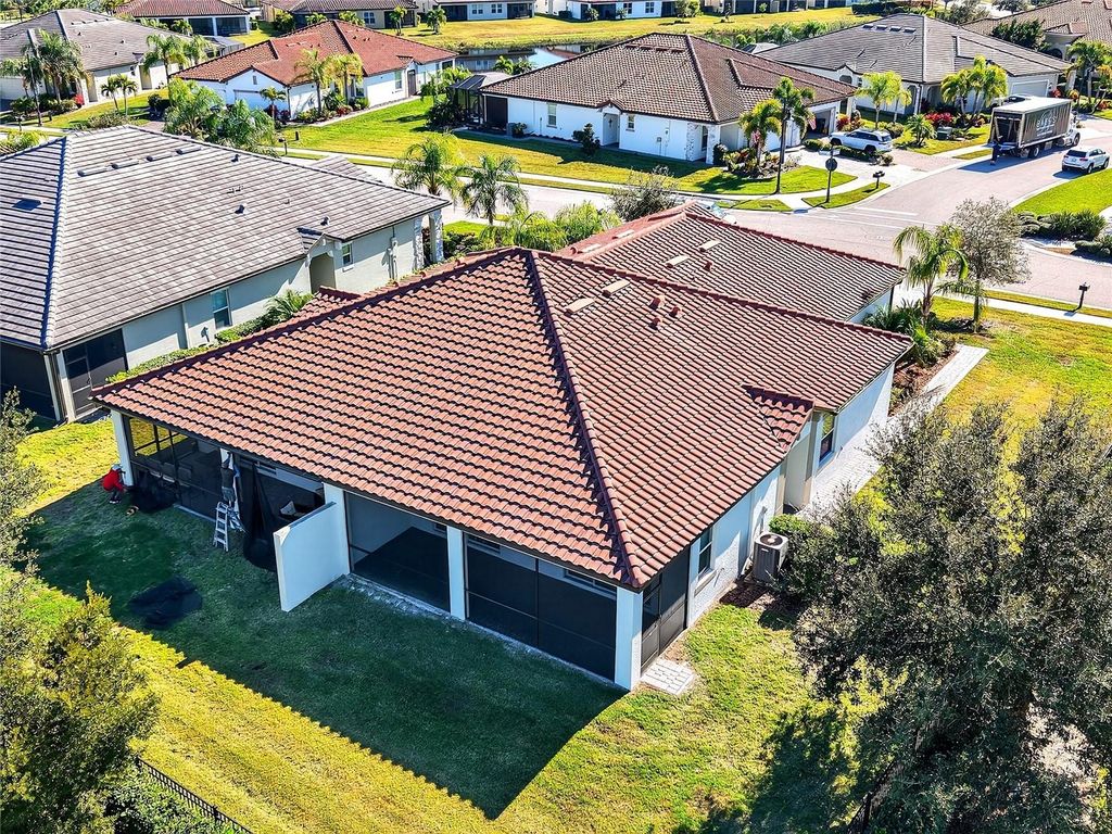 Image 36 of property listing at 11705 BLUEBIRD PLACE, Lakewood Ranch, FL 34211