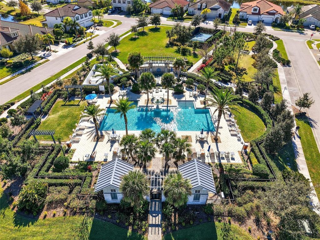 Image 37 of property listing at 11705 BLUEBIRD PLACE, Lakewood Ranch, FL 34211