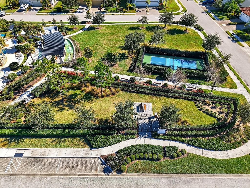 Image 38 of property listing at 11705 BLUEBIRD PLACE, Lakewood Ranch, FL 34211