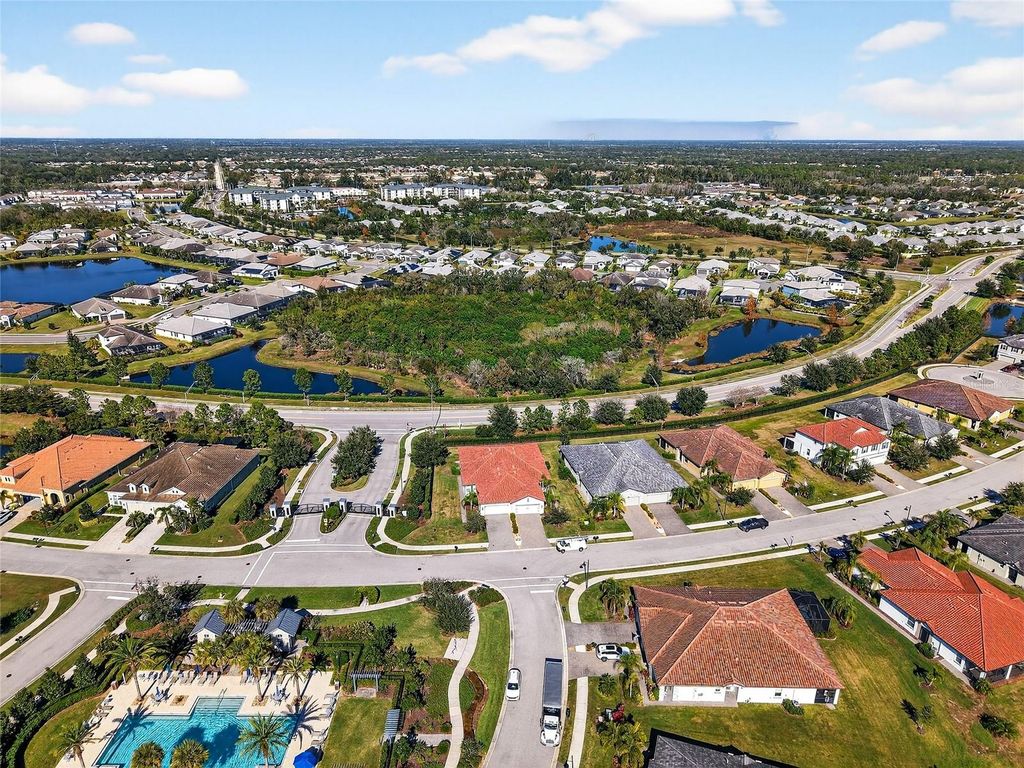 Image 40 of property listing at 11705 BLUEBIRD PLACE, Lakewood Ranch, FL 34211