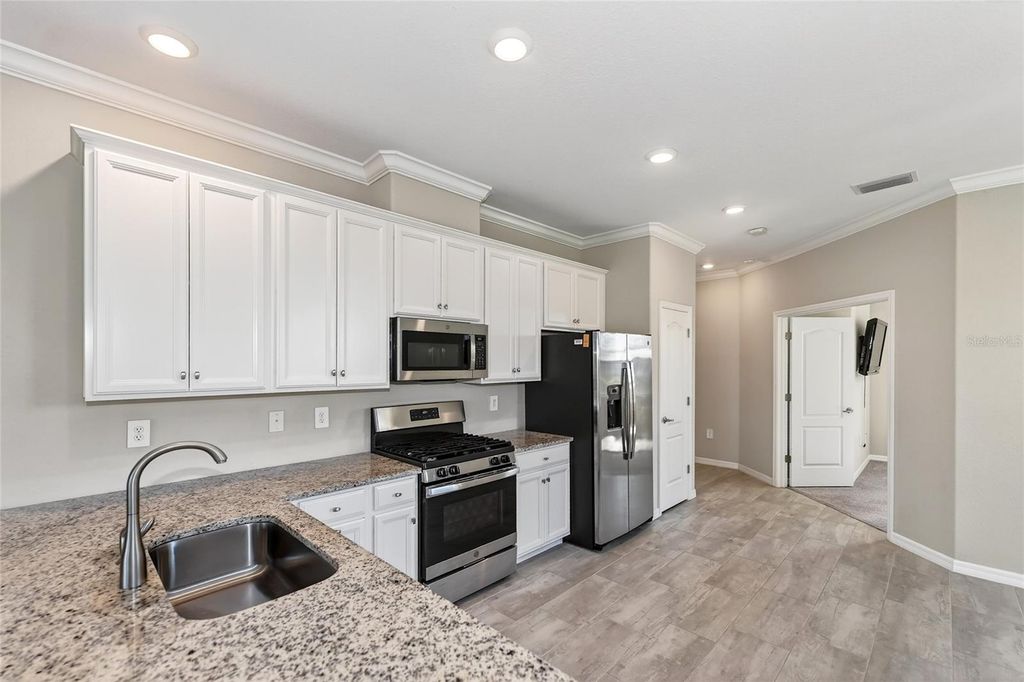 Image 6 of property listing at 11705 BLUEBIRD PLACE, Lakewood Ranch, FL 34211