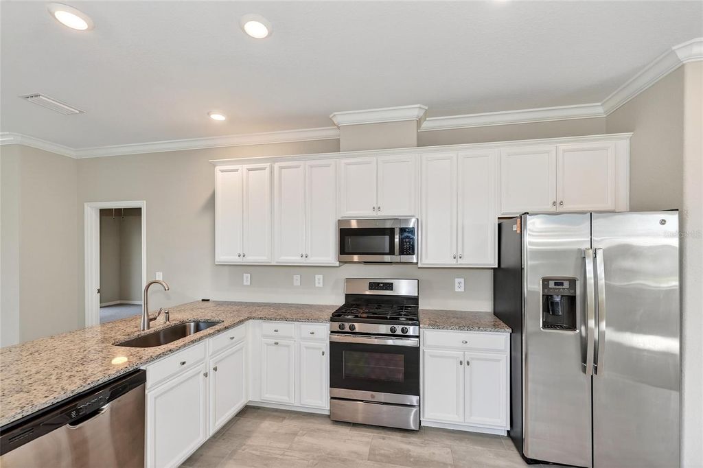 Image 7 of property listing at 11705 BLUEBIRD PLACE, Lakewood Ranch, FL 34211