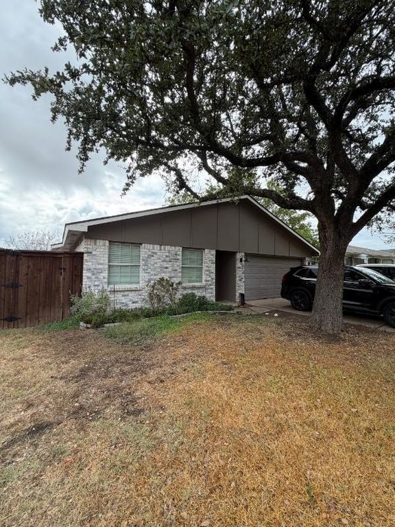 2915 Rayswood Drive, Carrollton, TX 75007 — exterior