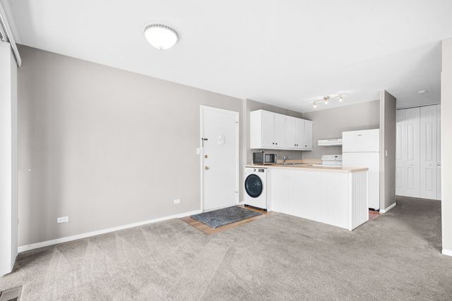 5536 E Lake Drive 68-C, Lisle, IL 60532