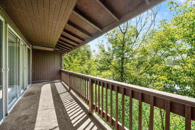 5536 E Lake Drive 68-C, Lisle, IL 60532