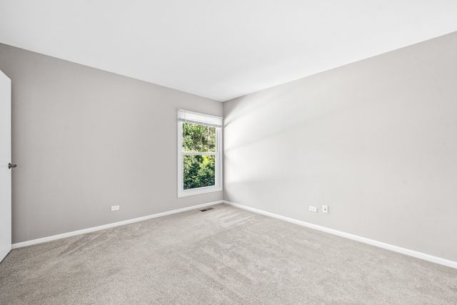 5536 E Lake Drive 68-C, Lisle, IL 60532