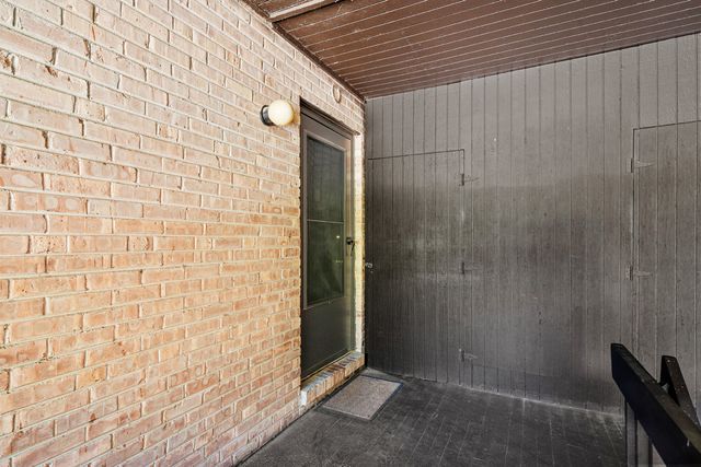 5536 E Lake Drive 68-C, Lisle, IL 60532
