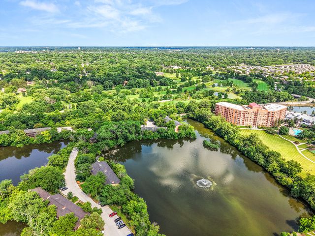 5536 E Lake Drive 68-C, Lisle, IL 60532
