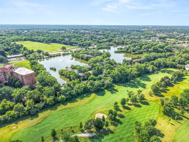 5536 E Lake Drive 68-C, Lisle, IL 60532