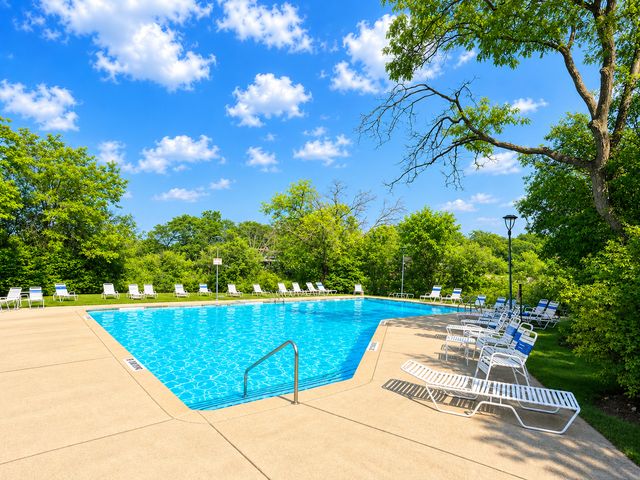 5536 E Lake Drive 68-C, Lisle, IL 60532
