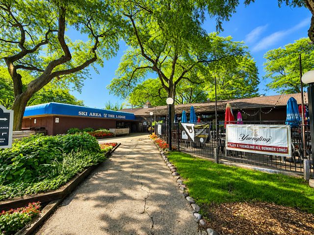 5536 E Lake Drive 68-C, Lisle, IL 60532