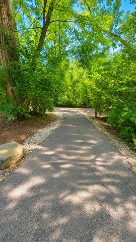 5536 E Lake Drive 68-C, Lisle, IL 60532