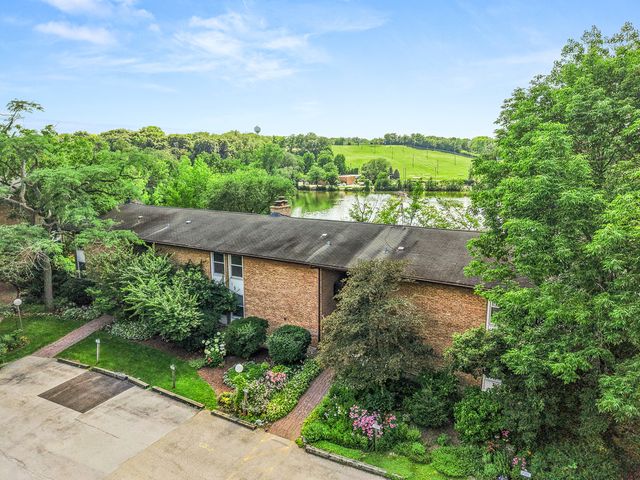 5536 E Lake Drive 68-C, Lisle, IL 60532