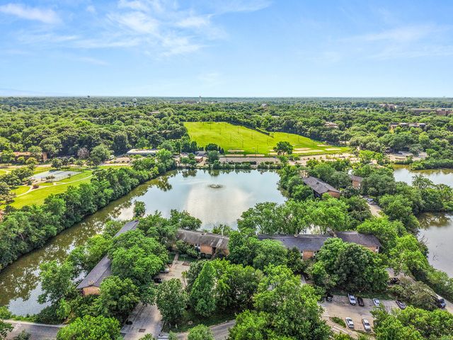 5536 E Lake Drive 68-C, Lisle, IL 60532