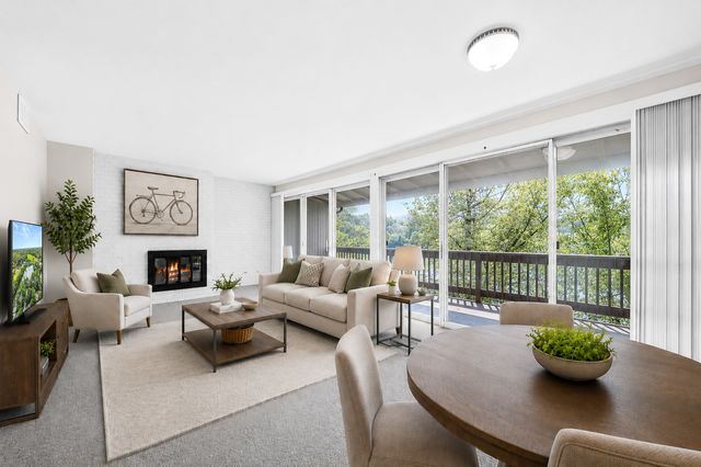 5536 E Lake Drive 68-C, Lisle, IL 60532