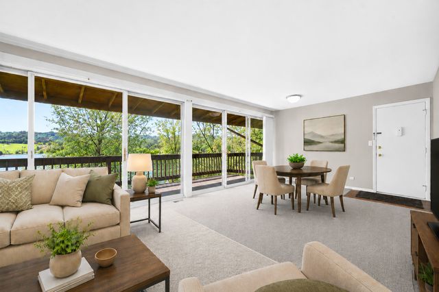 5536 E Lake Drive 68-C, Lisle, IL 60532