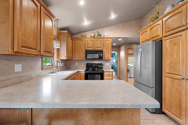 3166 EGAN LANE, Green Bay, WI 54311