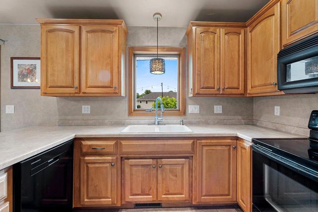 3166 EGAN LANE, Green Bay, WI 54311