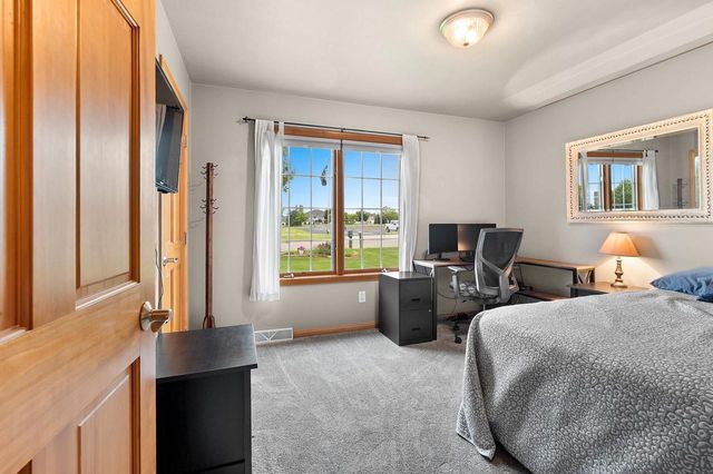 3166 EGAN LANE, Green Bay, WI 54311