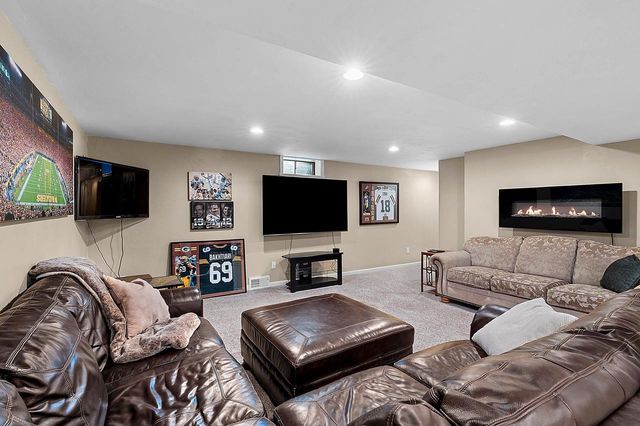 3166 EGAN LANE, Green Bay, WI 54311