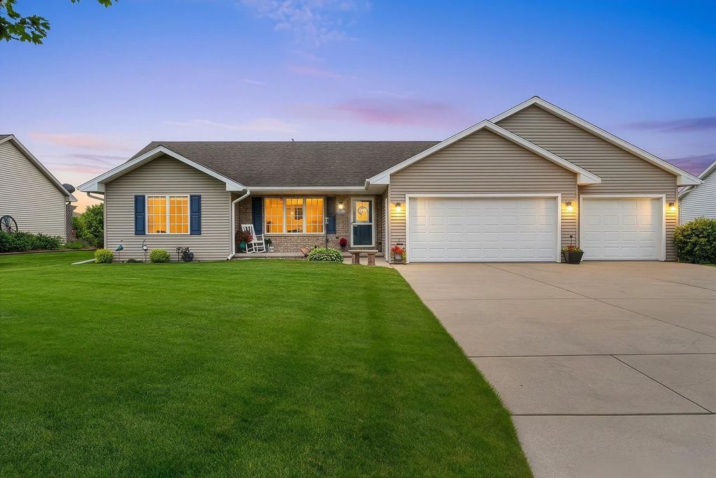 3166 EGAN LANE, Green Bay, WI 54311