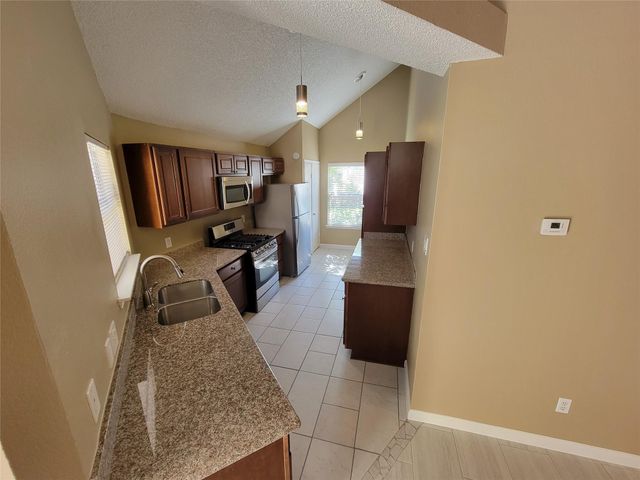 5718 Fargo Drive, Dickinson, TX 77539