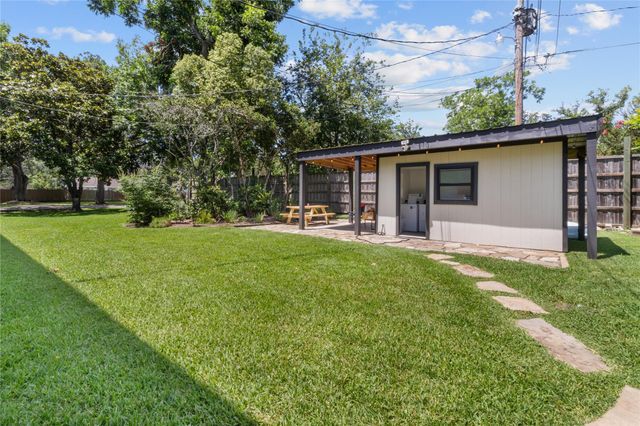 201 S Kansas Avenue, League City, TX 77573