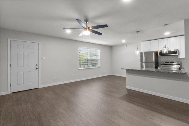 201 S Kansas Avenue, League City, TX 77573