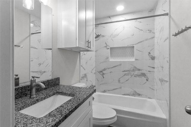 201 S Kansas Avenue, League City, TX 77573