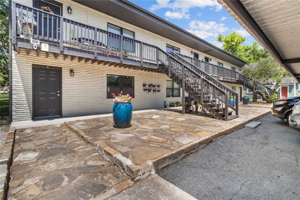 201 S Kansas Avenue, League City, TX 77573