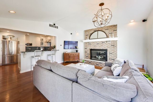 528 Cumnor Court, Deerfield, IL 60015