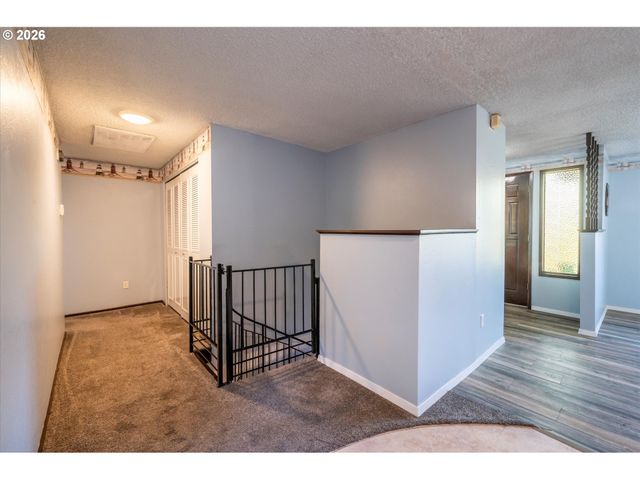 1376 D St, Coos Bay, OR 97420