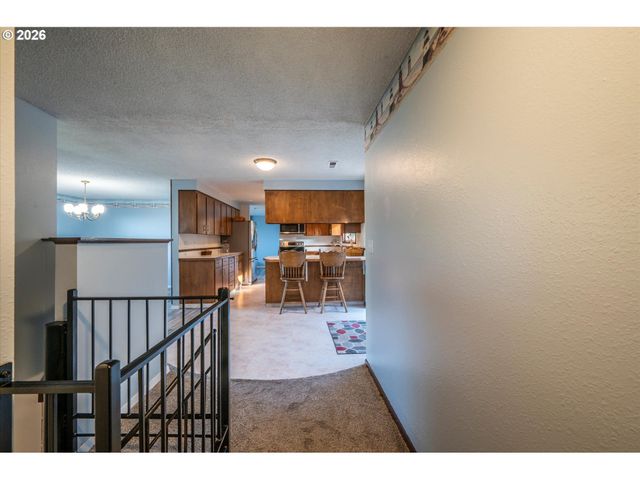 1376 D St, Coos Bay, OR 97420